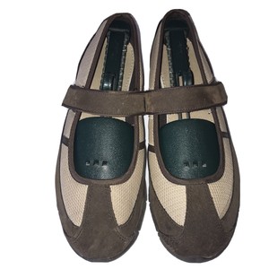 cross trekkers mary jane shoes