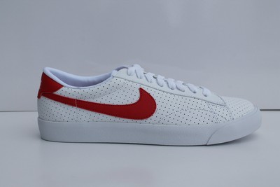 nike bianche con baffo nero