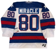 AL MICHAELS SIGNED 1980 OLYMPICS USA MIRACLE ON ICE JERSEY PSA/DNA COA LARGE