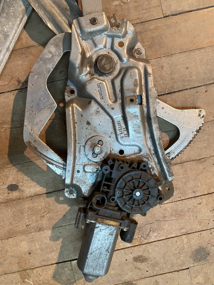 BMW 318ti M3 1992-1999 motor regulador ventana lateral delantera izquierda OEM - 51331977579 Foto 3 de 4