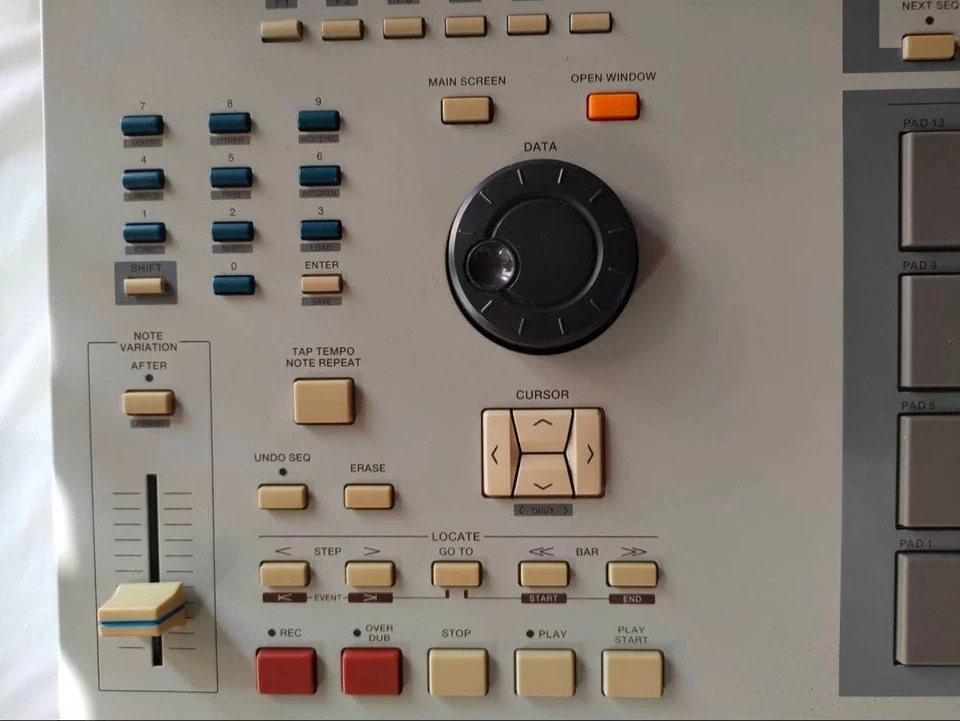 Akai MPC2000XL Sampling Pro Music Equipment  Drum Machine - Image 2 of 4