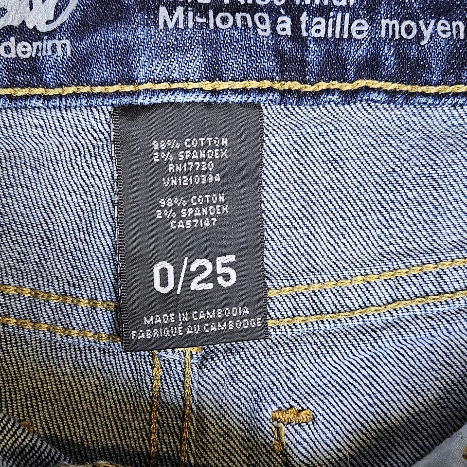Pantalones cortos Mossimo para mujer talla 0/25 tiro medio midi dobladillo crudo denim 17730 Foto 3 de 4