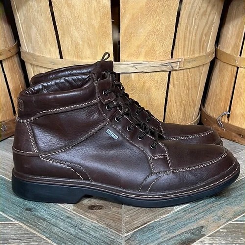 clarks boots waterproof