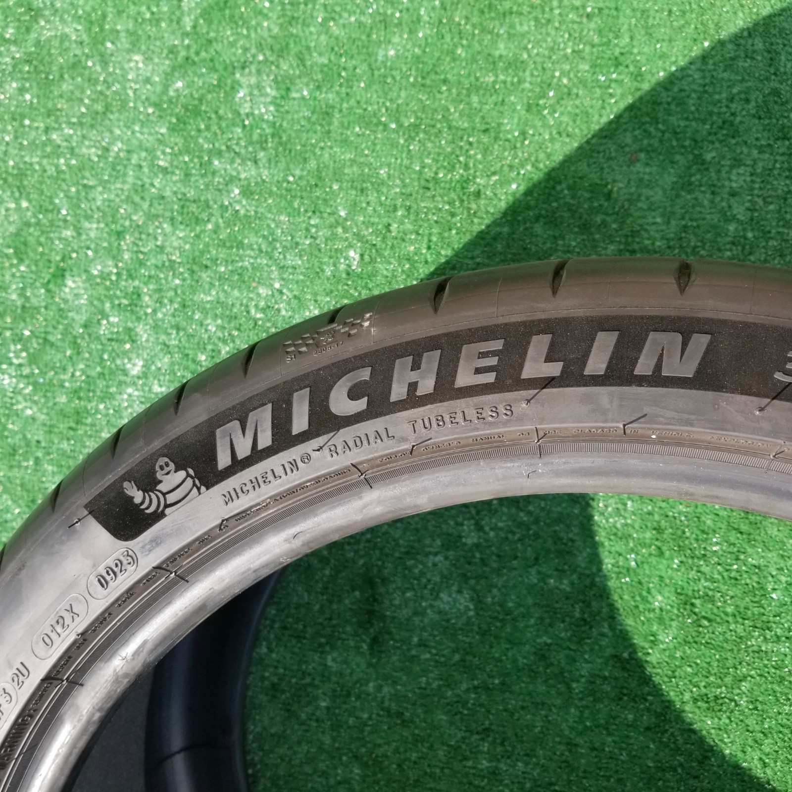 325/30R21 Michelin Pilot Sport S 5 Tire 325/30ZR21 AML ASTON MARTIN 80% Acoustic