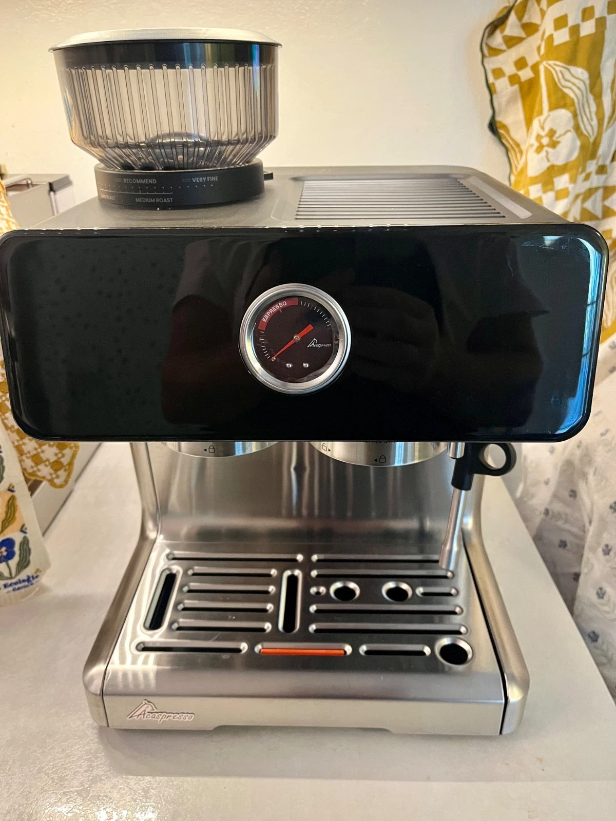 Auto Distribute & Tamp Espresso Machine with Grinder