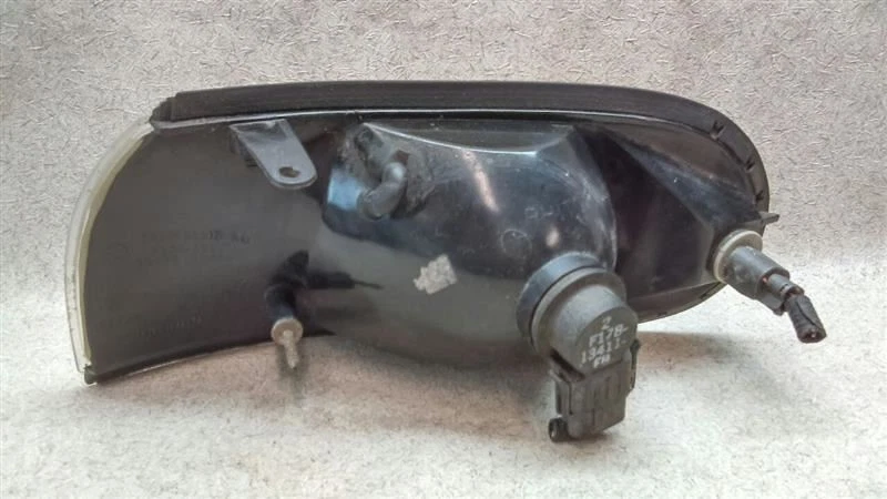 Señal de giro de luz de estacionamiento derecha para pasajero compatible con 96-98 MERCURY VILLAGER F121 Foto 4 de 4