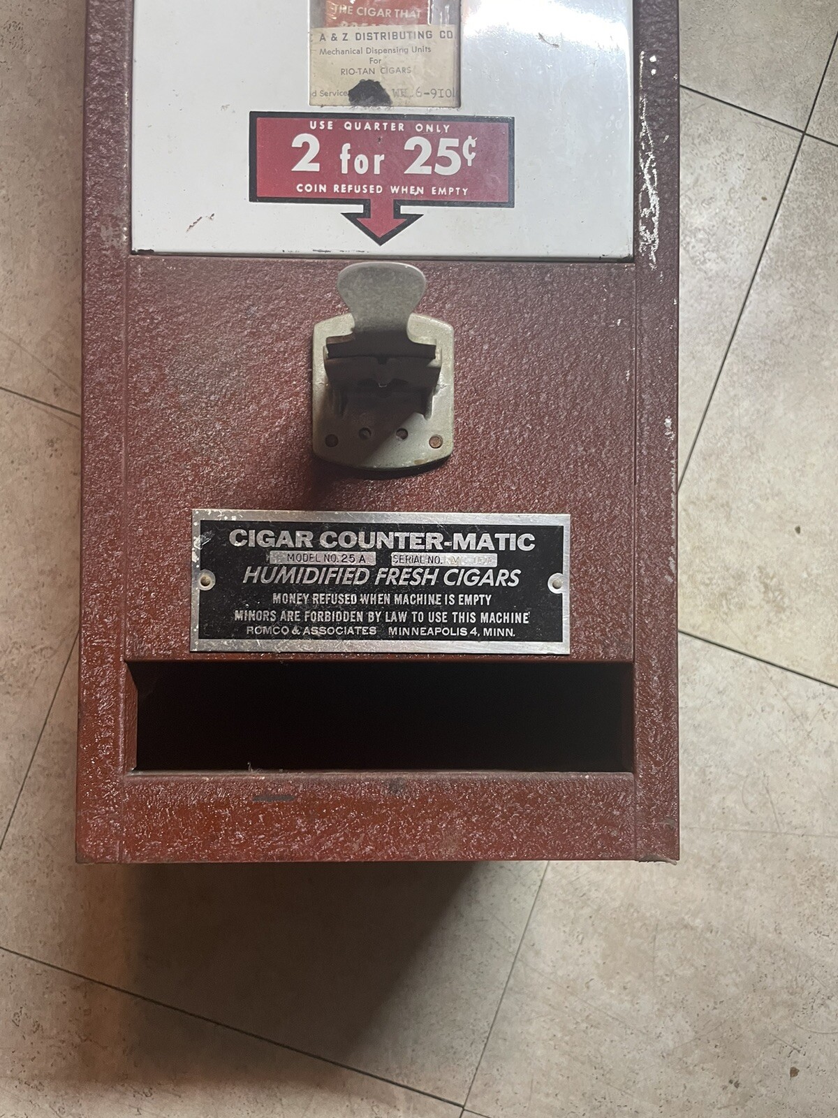 Vintage Roi-Tan Counter Matic Cigar Dispenser Quarter Vending Machine With Key