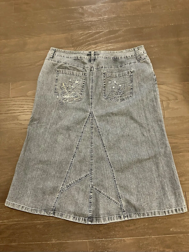 Falda vaquera estilo Y2K talla 18 Avenue Jeans nueva con etiquetas costuras florales acampanadas azul claro Foto 2 de 4