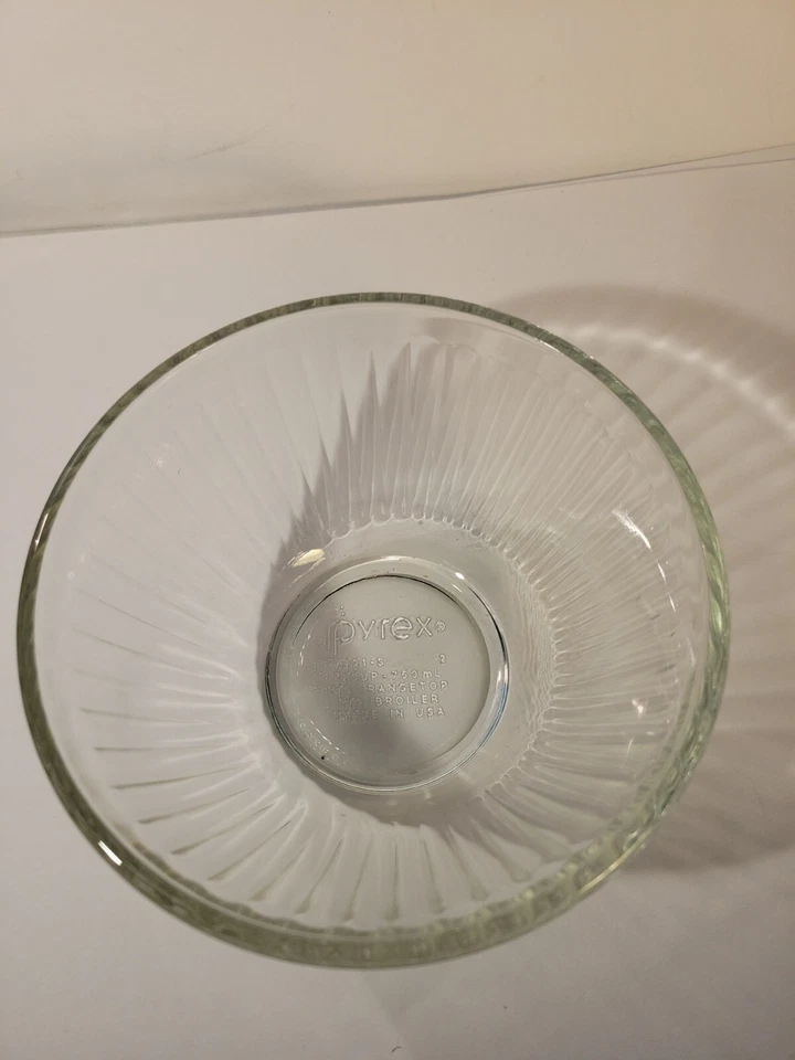 Vintage Pyrex 3 Cup Prep Bowl - Image 3 of 4