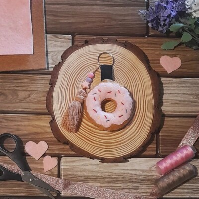 Schlüsselanhänger oder Taschenzubehör / Charm Donut / Donut aus Filz Homemade