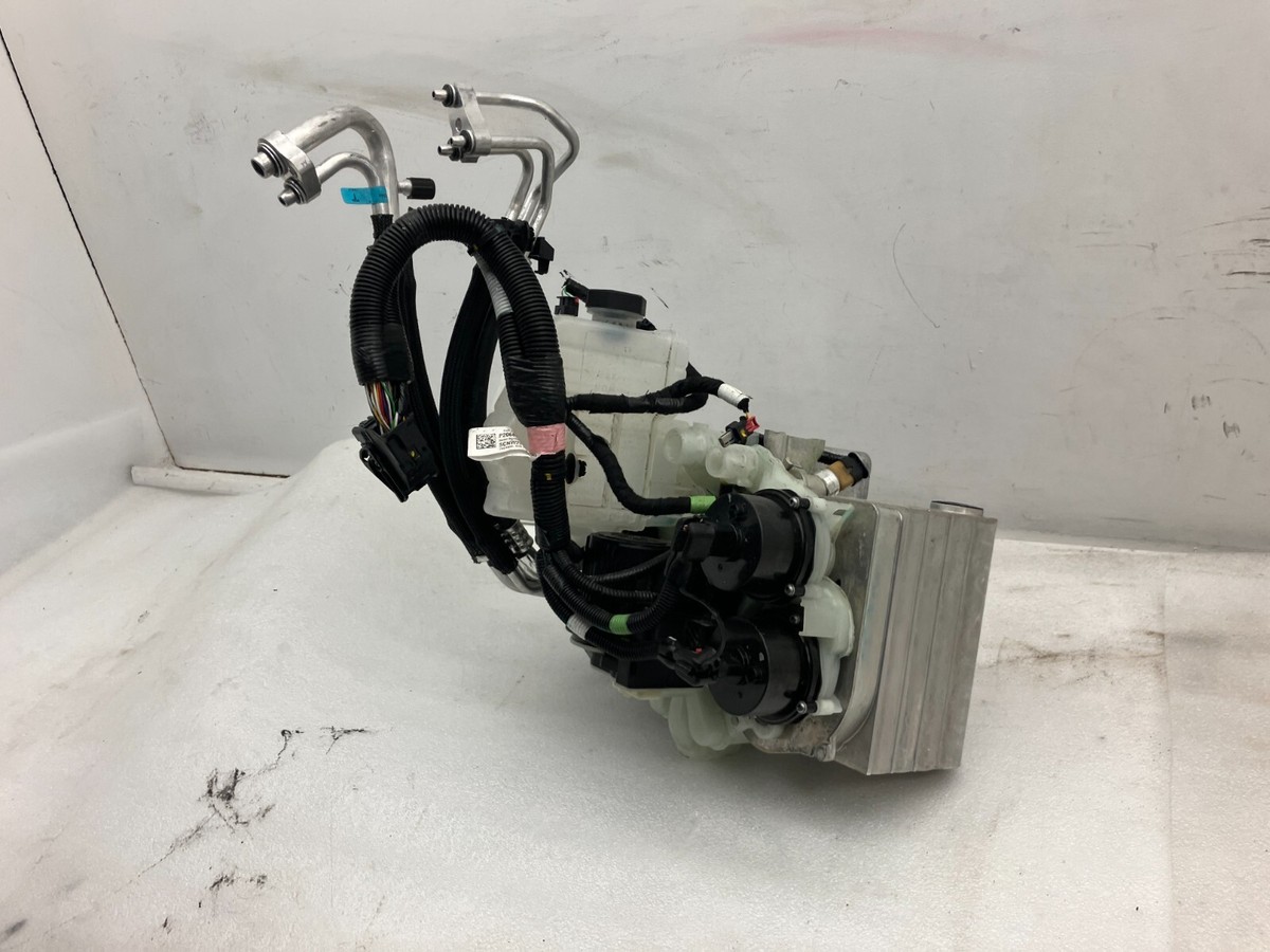 Plamodeler 237　② ⭕20-23 Tesla Model Y Supermanifold Refrigerant Chiller w
