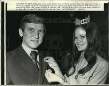 1971 Press Photo Iowa State University football coach Johnny Majors gets pinned