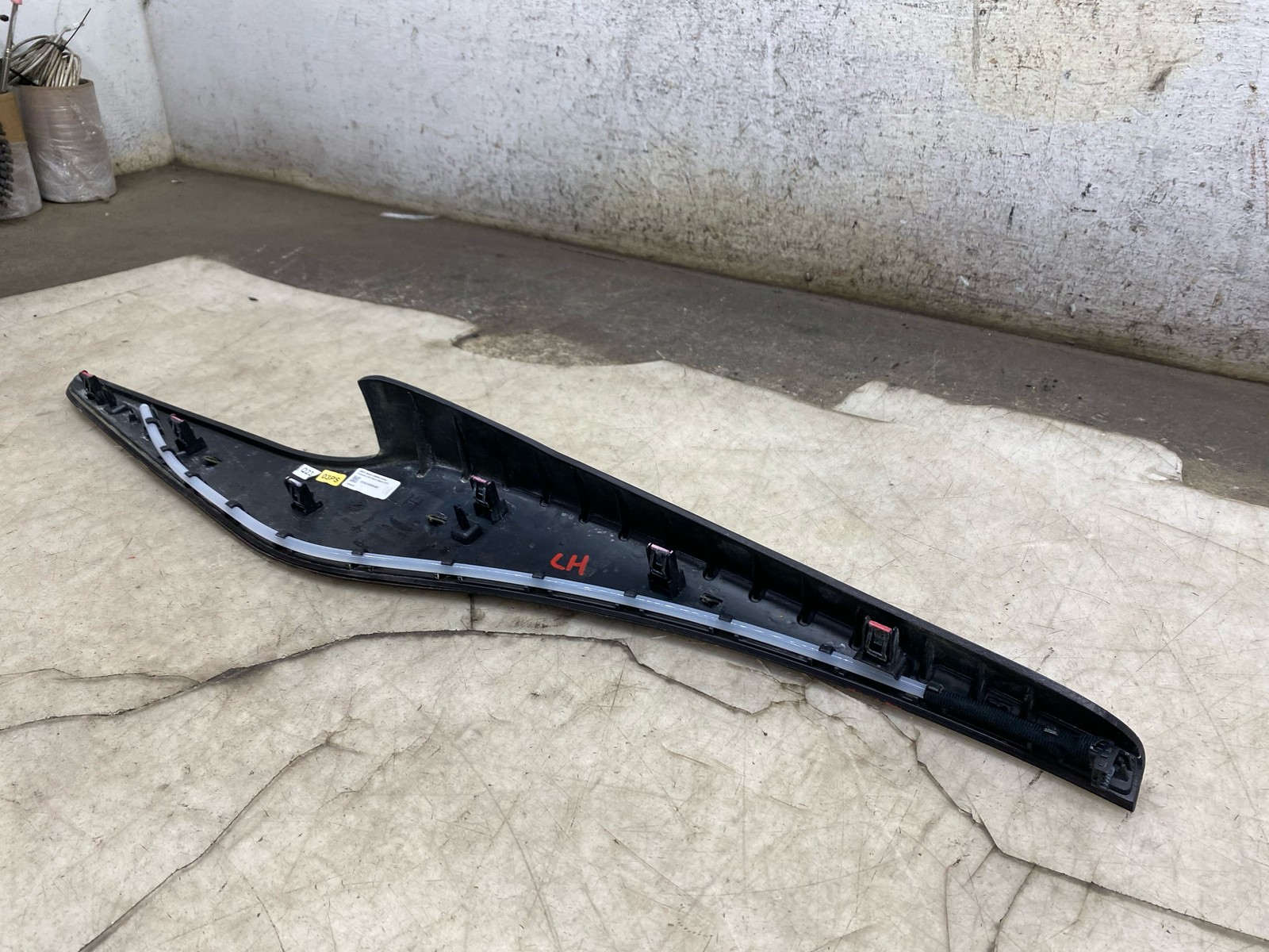 2020-2025 ASTON MARTIN DBX LEFT CENTER CONSOLE UPPER TRIM PANEL MY83-045N05-BB