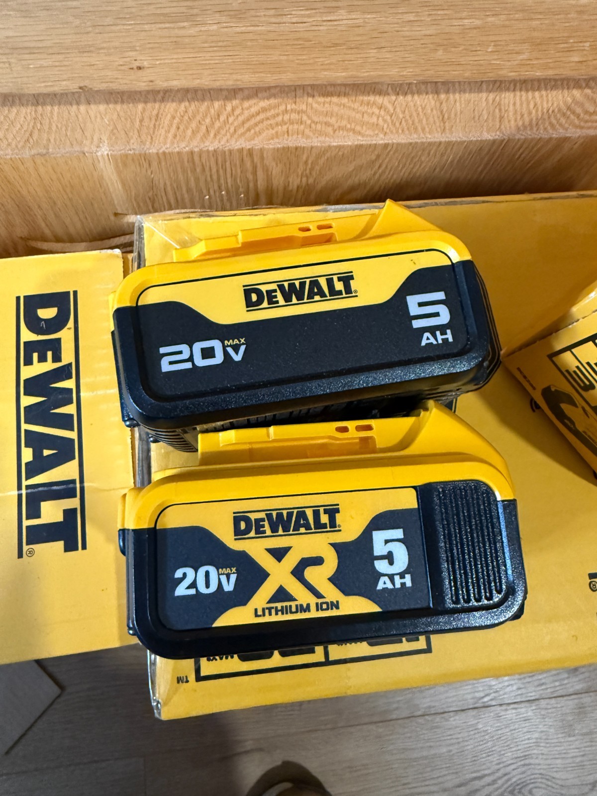 DeWalt DCB205 20V 5AH XR Tool Battery - Pack of 2