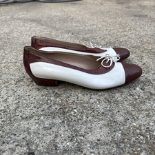 1980s Salvatore Ferragamo White Brown Lizard Print Leather Pumps women 6.5