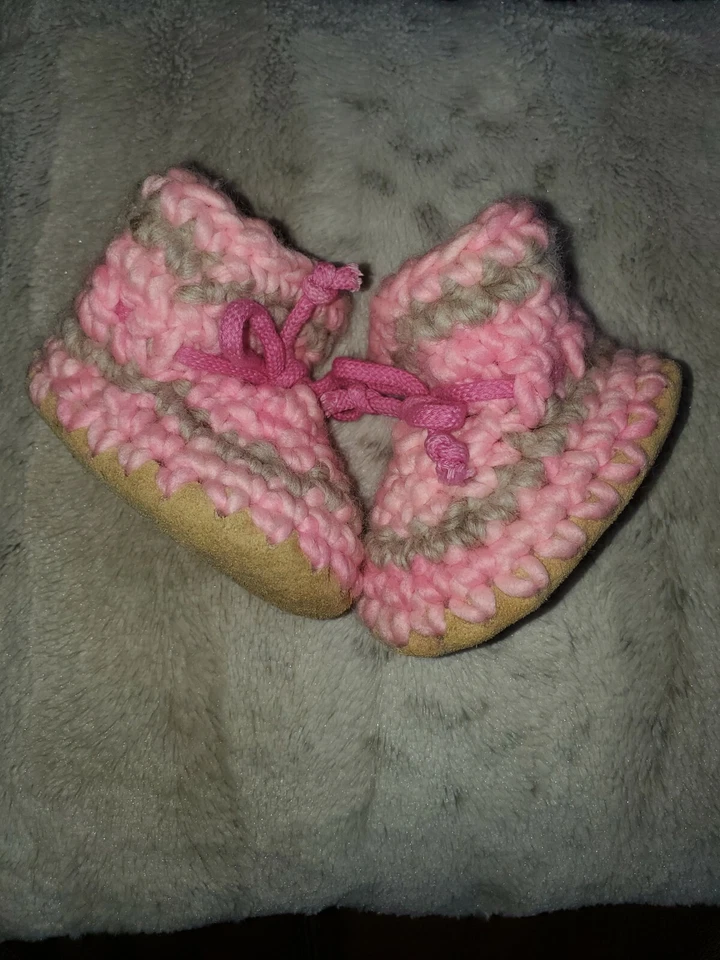 Вязаная розовый младенца ботинок размер 3/4 вязаный ручной работы милый и теплый - Изображение 3 из 4