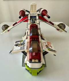 LEGO Star Wars: "Clone Wars" Republic Gunship 7676 (Year 2008) Complete