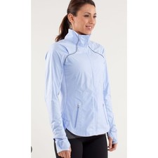 Lululemon size 6This lightweight windbreaker