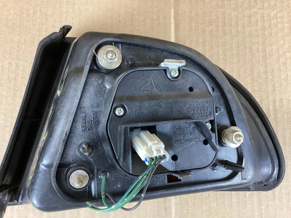 1994-1996 Mitsubishi Galant Left Driver Side Quarter Panel Mounted Tail Light - Image 4 of 4
