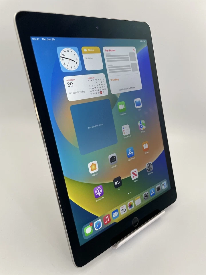 Apple iPad Pro 1st Gen 9.7" A1674 Grey Unlocked 32GB 128GB 256GB iPadOS Tablet - Image 4 of 4