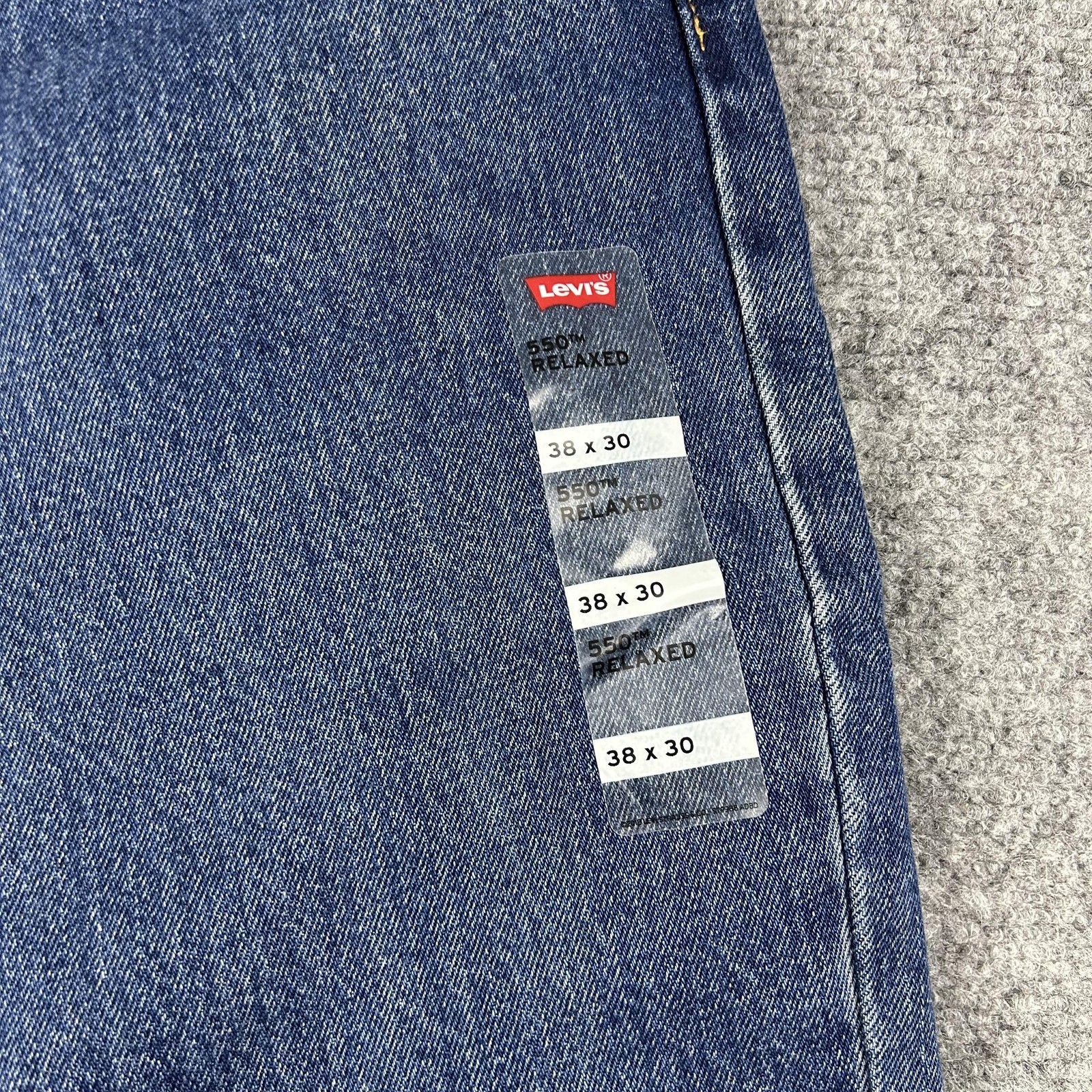 Levi's 550 Jeans Mens 38x30 Blue Relaxed Fit Tapered Medium Wash Denim thumbnail 3