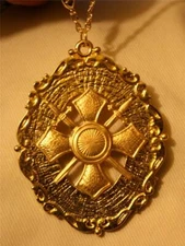 Stunning Scalloped Rim Maltese Cross Crossed Swords Goldtone Pendant Necklace