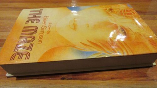 The Maze ~ Eileen Simpson. Collins & Harvill Press 1976.1st HbDj UNread in MELB - Foto 3 di 12