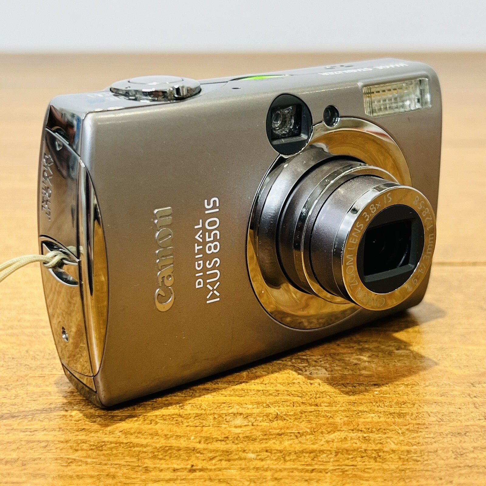 Canon IXUS 850 IS Digital Camera 7.1MP Zoom Lens Silver Working Camera