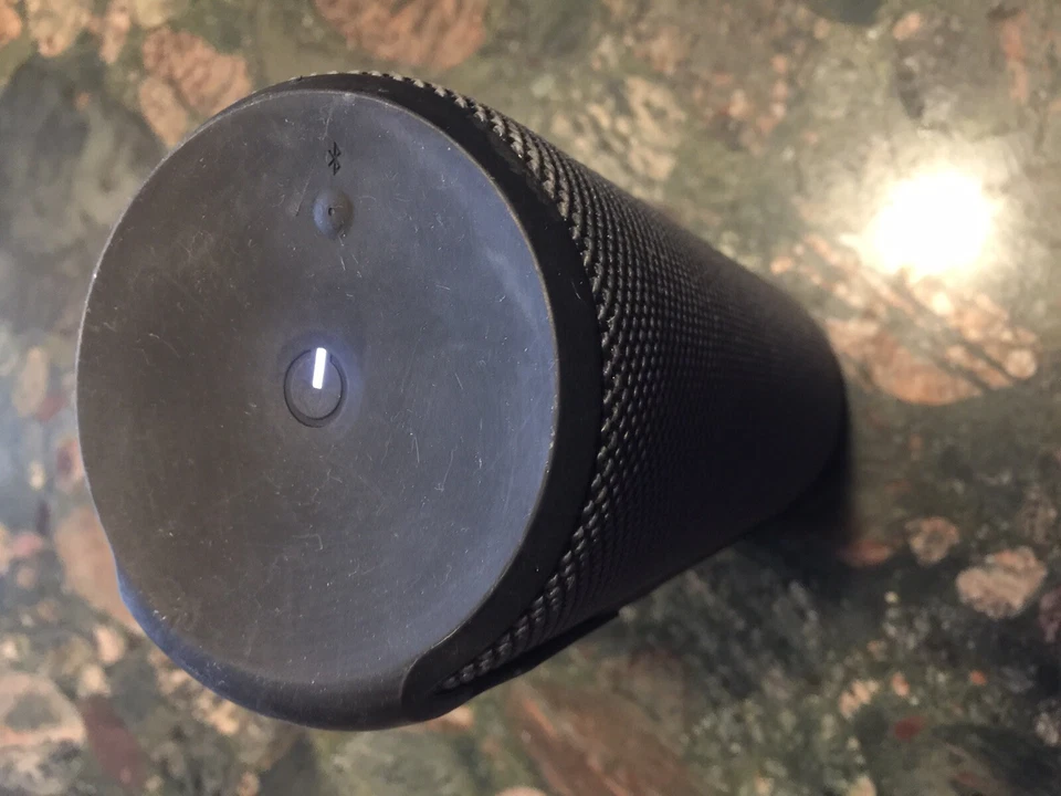 Ultimate Ears UE MegaBoom Altavoz Inalámbrico Bluetooth ¡Acentos Negros/Azules! Foto 2 de 4