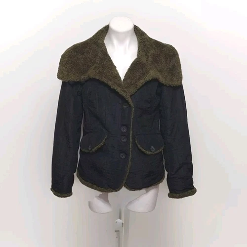 VETEMENTS Giacca imbottita leggera con bottoni e orlo in pelliccia sintetica Easy Comfort piccola