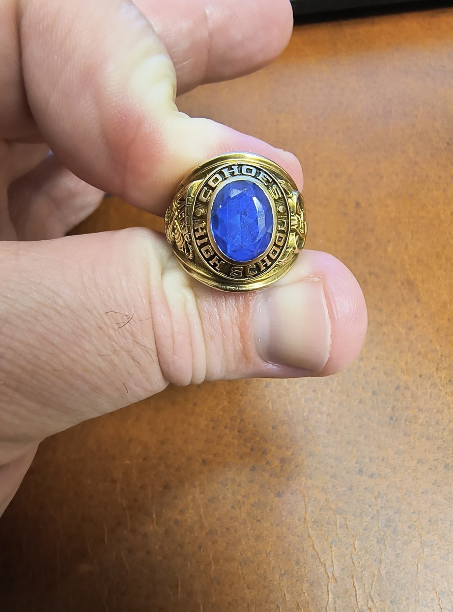 Vintage JOSTENS 10k Yellow Gold Vivid Blue Stone 1968 Class Ring 