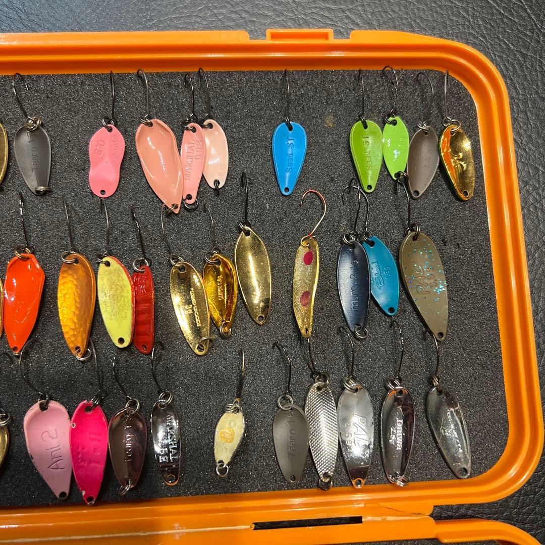 98 trout spoons with case - Image 12