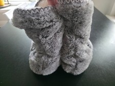 New Dearfoams Womens Fuzzy Slipper Boots Gray Faux Fur Size S 5-6