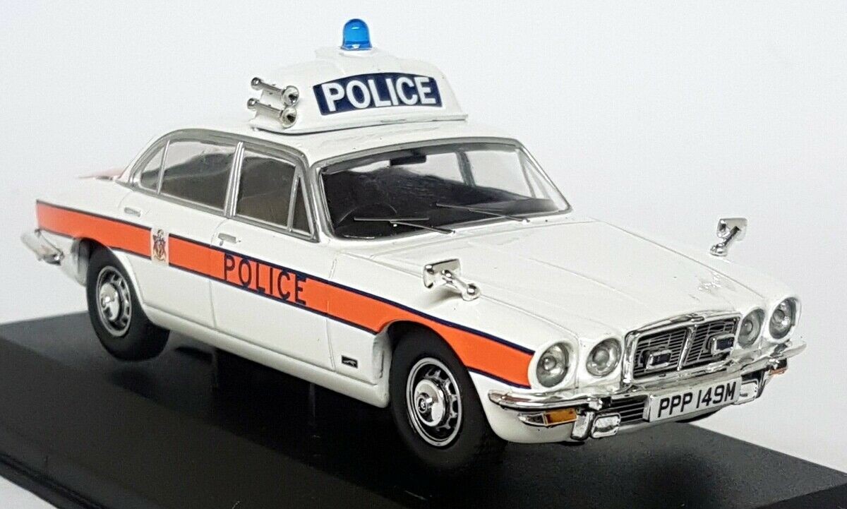 Vanguards 1/43 - Jaguar XJ6 S2 4.2 Litre Thames Valley Police Model Car