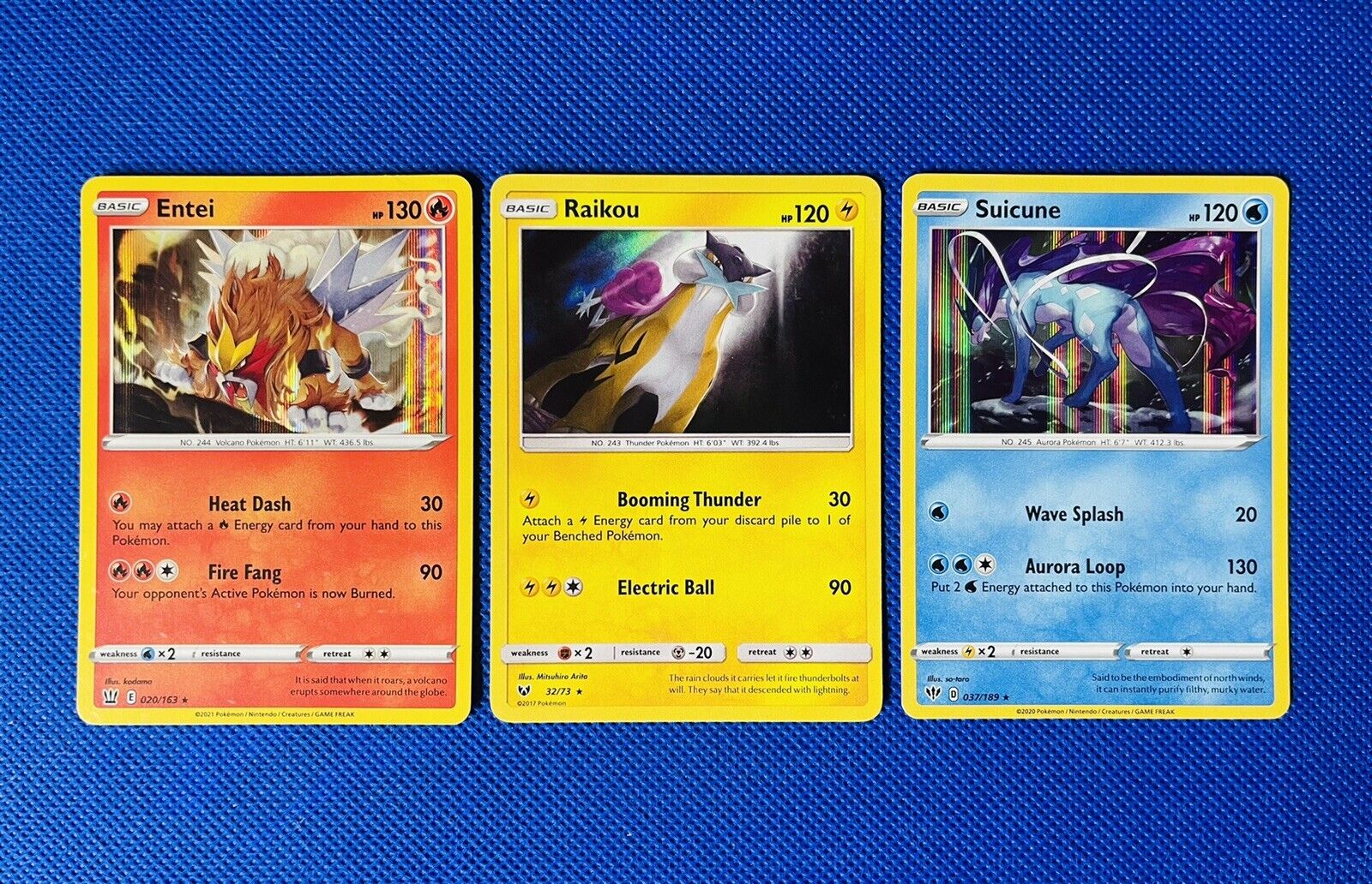 The Pokémon Company - Conjunto de 3 cartas Suicune/Entei/Raikou