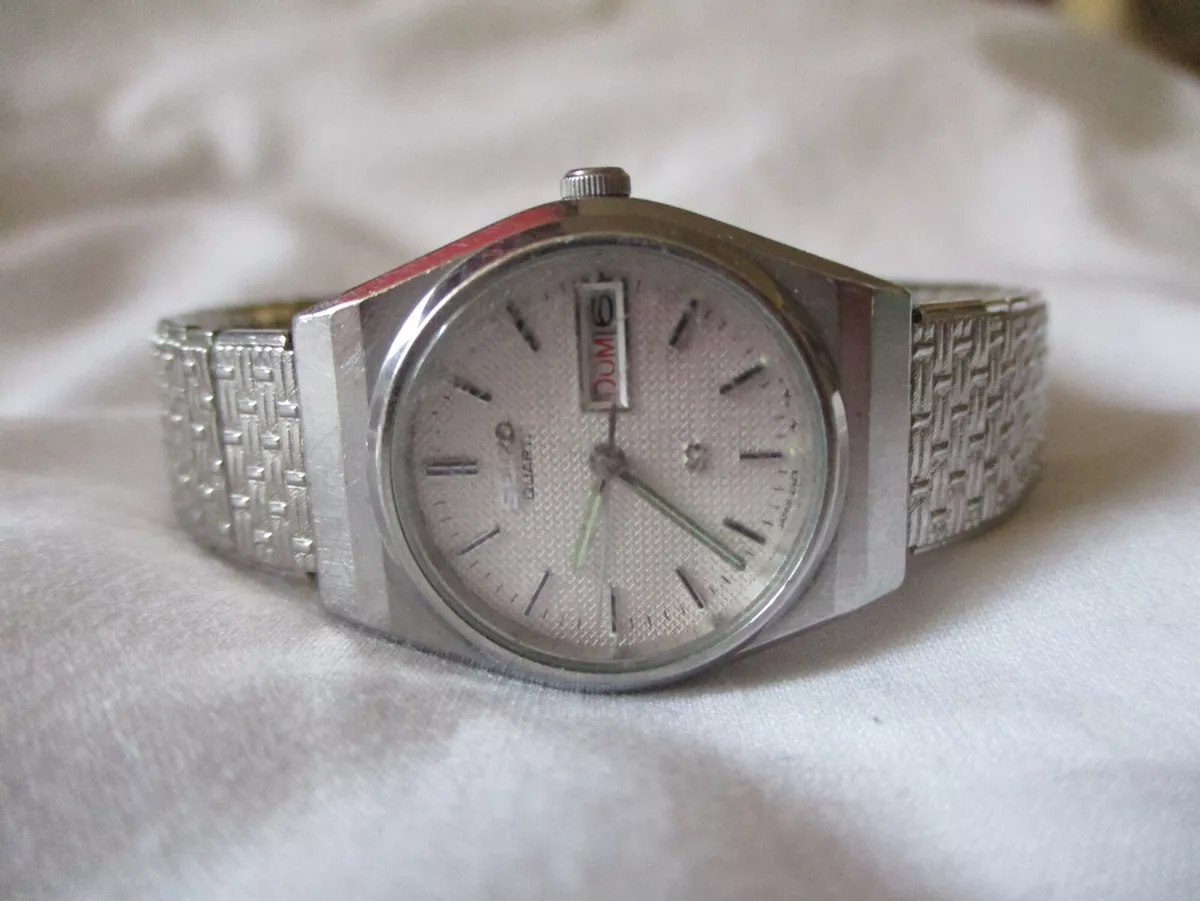 Seiko Women s Watch Water Resistant Silver Toned Expansion Band Analog