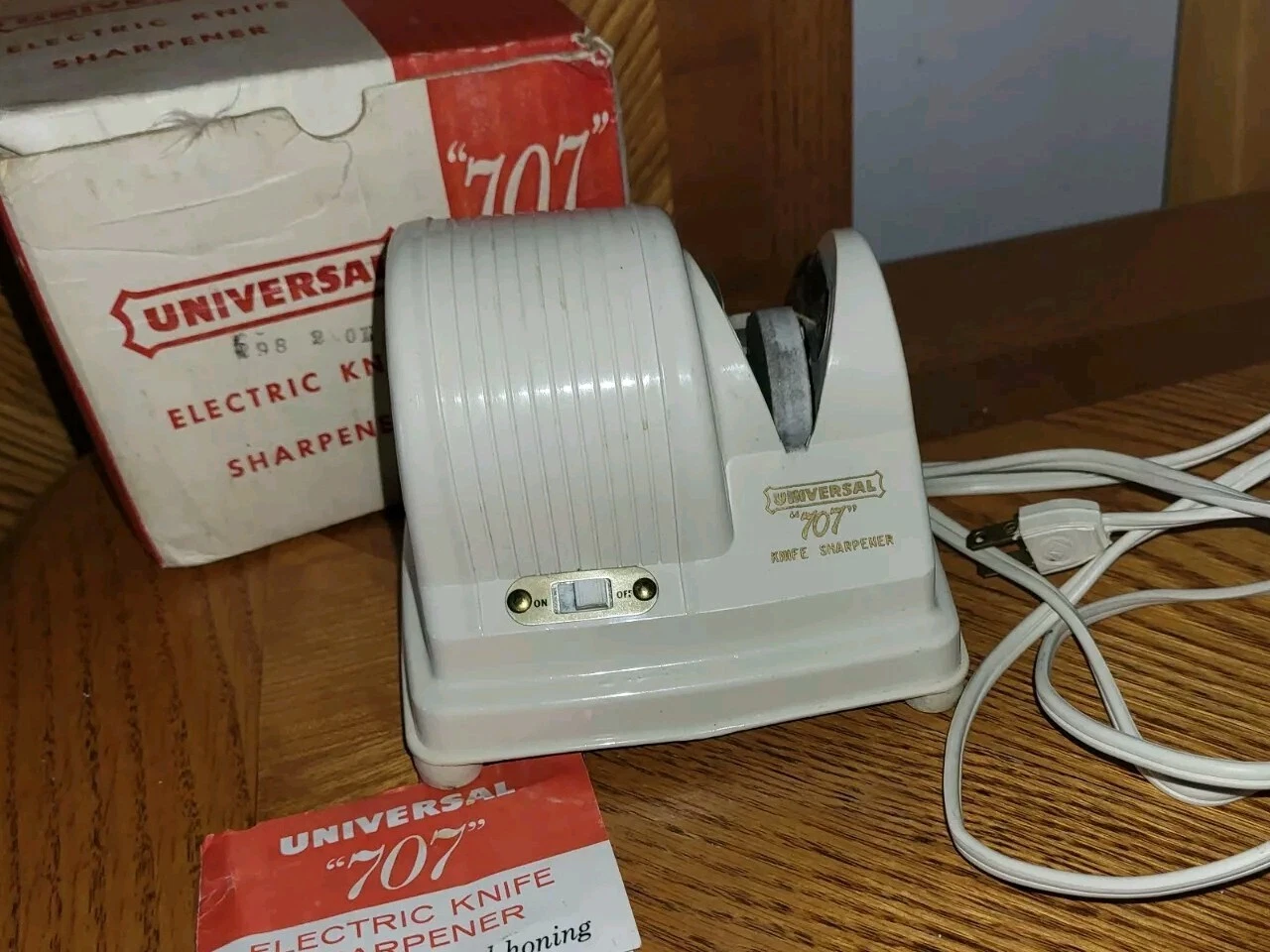 Vintage Universal Electric Knife Sharpener Model 707KS Made In USA Includes Box