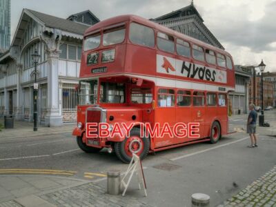 FOTO MANCHESTER CORPORATION 3496 A 1958 LEYLAND PD2 BUS AUSSERHALB VON MOSI MANCHESTE