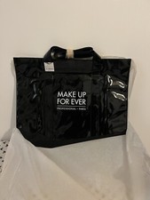 Große Make Up Forever Tasche