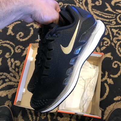 black and gold mens tennis shoes