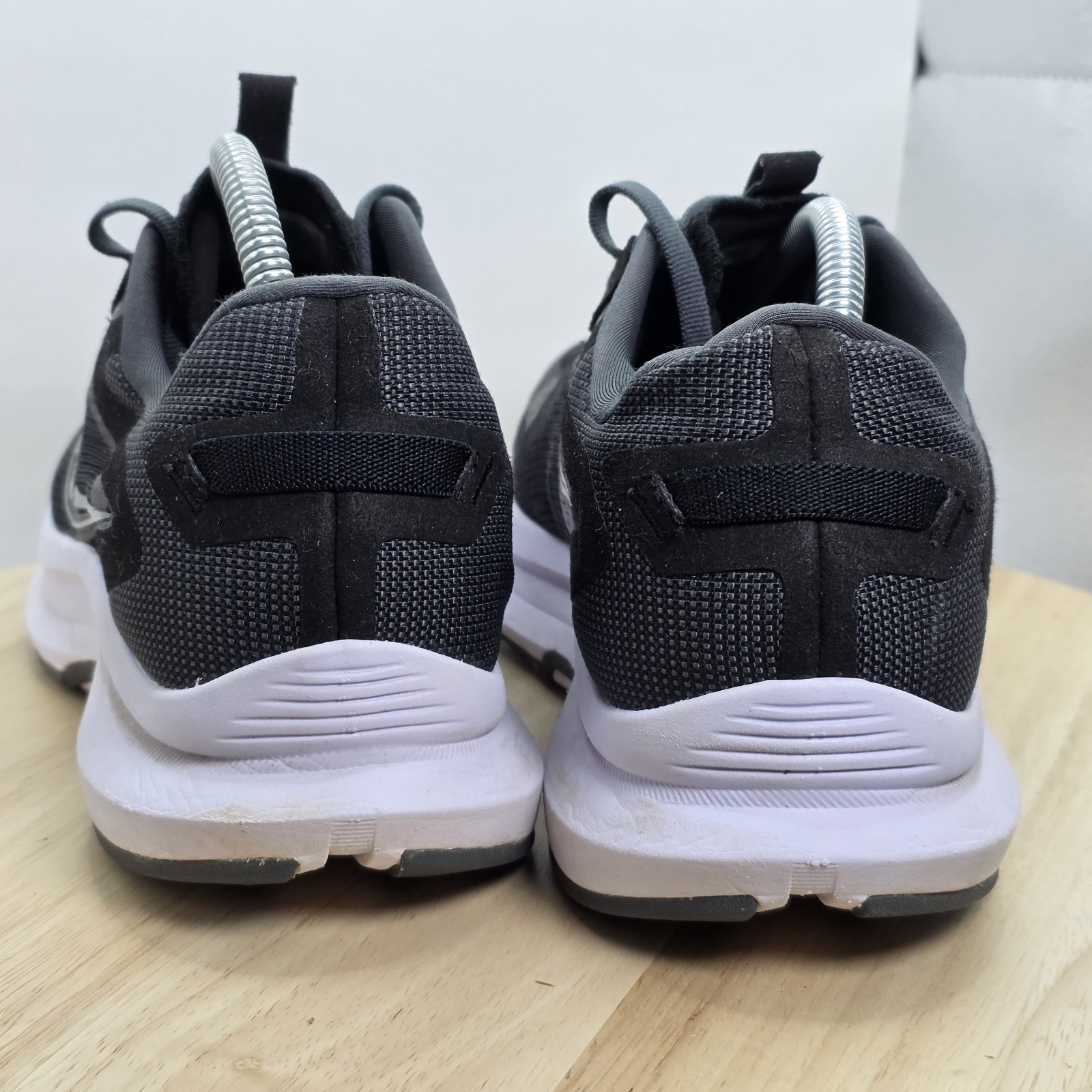 Womens Size 11 - Saucony Axon 2 Running Shoe Black/White  PWRRUN EUC S10732-05 thumbnail 6