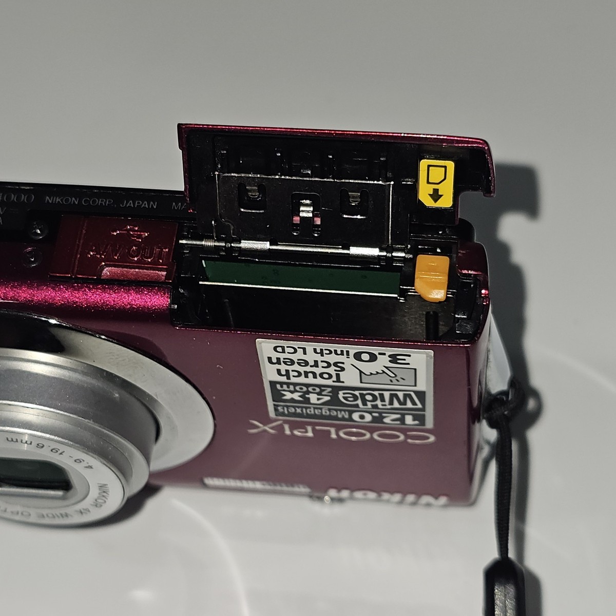 Nikon COOLPIX S4000 12.0MP Digital Camera Red FOR PARTS OR REPAIR