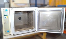 Heraeus UT 6060 Umluft-Trockenschrank 300&deg;C &ndash; 52L  W&auml;rmeschrank Labor Umluftofen