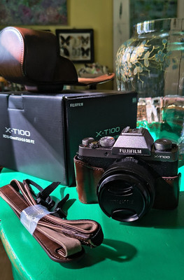 Fuji X-T100   Wie neu-keine Gebrauchsspuren-incl. orig. Verpackung