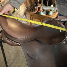 English brown Leather horse Saddle 17.5 Inch Looks Wide