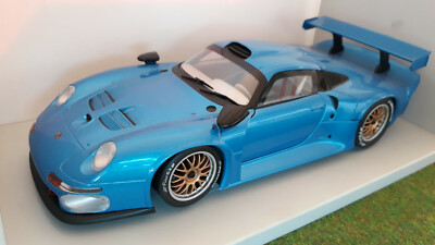 PORSCHE 911 GT1 1996 bleu métal o 1/18 UT Models voiture miniature