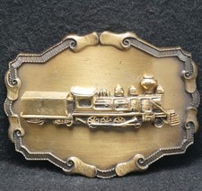 XD29131 VINTAGE 1970s  TRAIN ENGINE  CAR  RAILROAD ARTWORK BRASS BELT BUCKLE