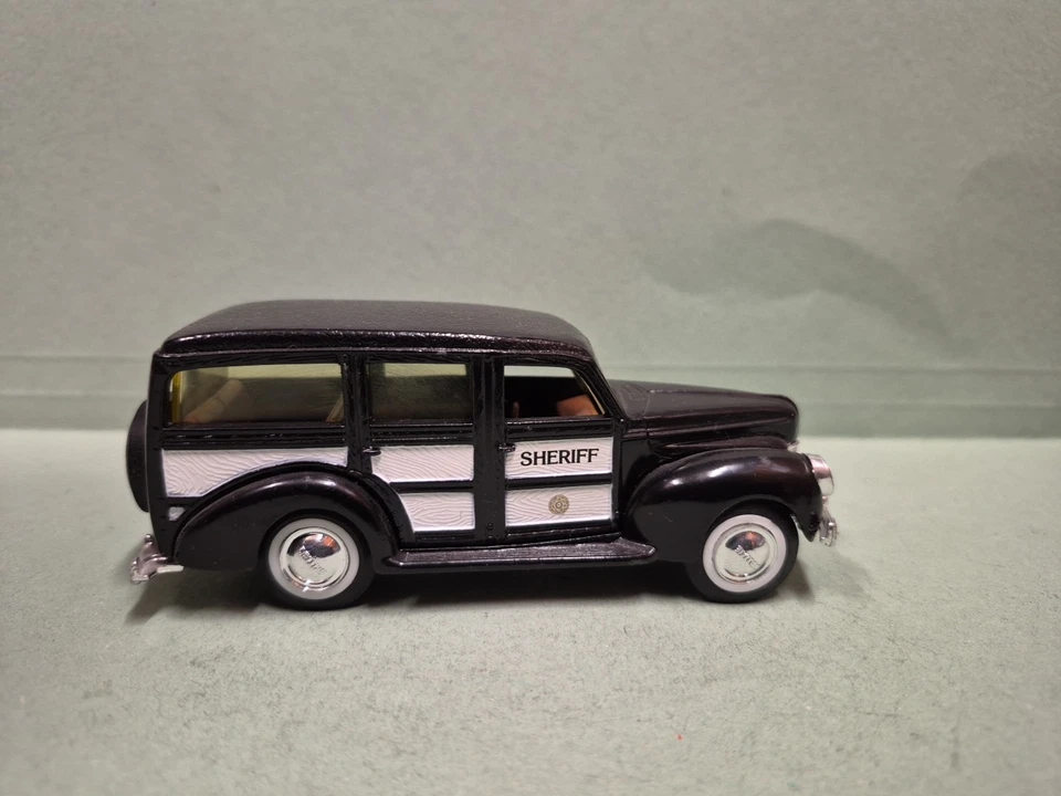 ERTL FORD WOODY SHERIFF 1940 SCALA 1:43 - Immagine 2 di 4