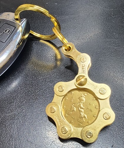 Italian Keychain Vintage 2010 Euro 20 Cents Craft Made Gold Biker Chain Keyring - Picture 6 of 7