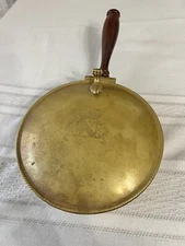 VTG Brass Silent Butler Crumb Catcher w Coat of Arms & Wooden Handle Italian